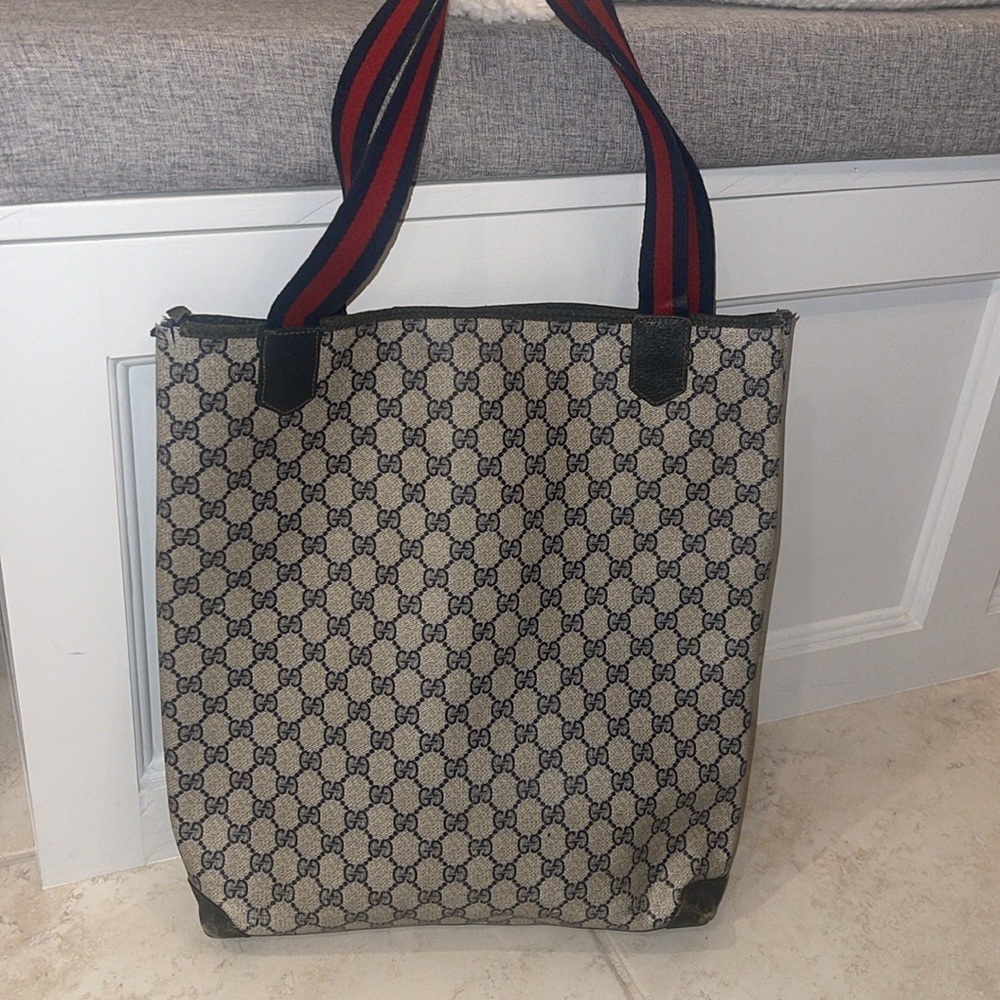 Gucci Lee vintage shoulder bag with the classic red and blue handles - Picture 7 of 17